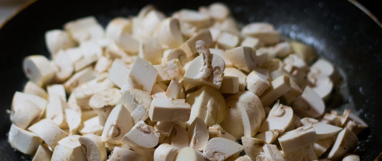 Makaron w sosie pieczarkowym