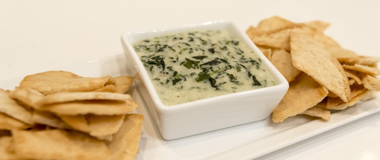 Makaron z sosem szpinakowym