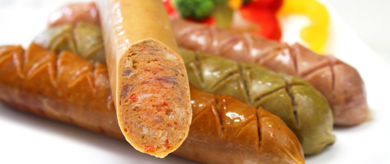 Smażone kiełbaski z cebulą