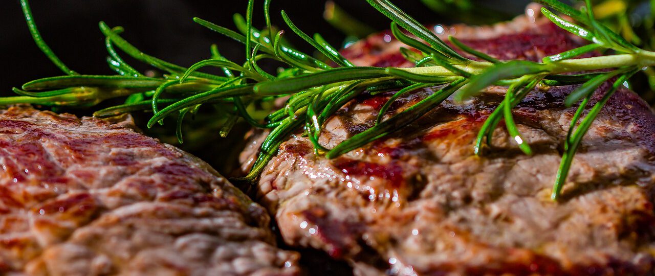 Stek tomahawk z grilla