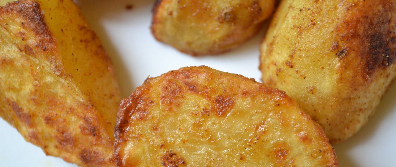 Ziemniaki zapiekane z sosem czosnkowym