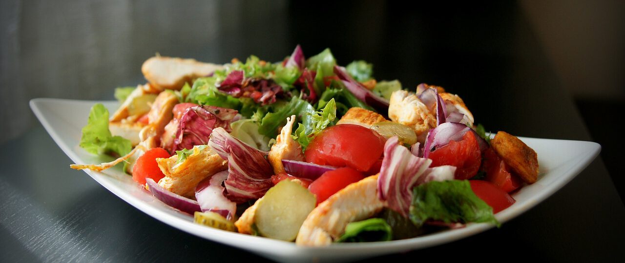 Sałatka z szynką