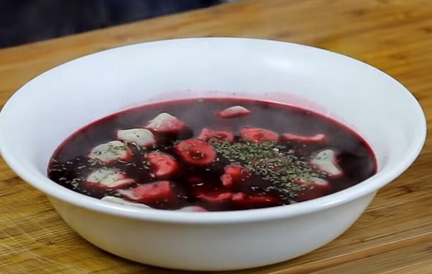 Czerwony barszcz z uszkami