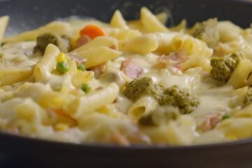 Makaron zapiekany z warzywami