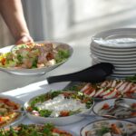 Przepis kulinarny na sałatkę z paluszków krabowych