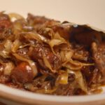 bigos w misce, screen z YouTube