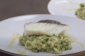 Dorsz z sosem groszkowym