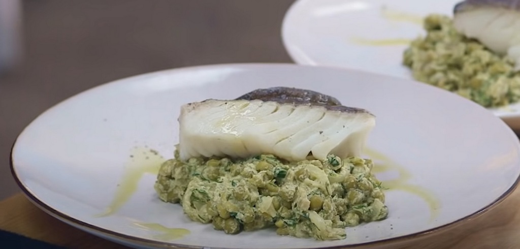 Dorsz z sosem groszkowym