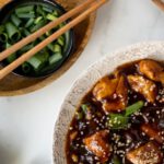 zastawa z kurczakiem po koreańsku, screen z YouTube