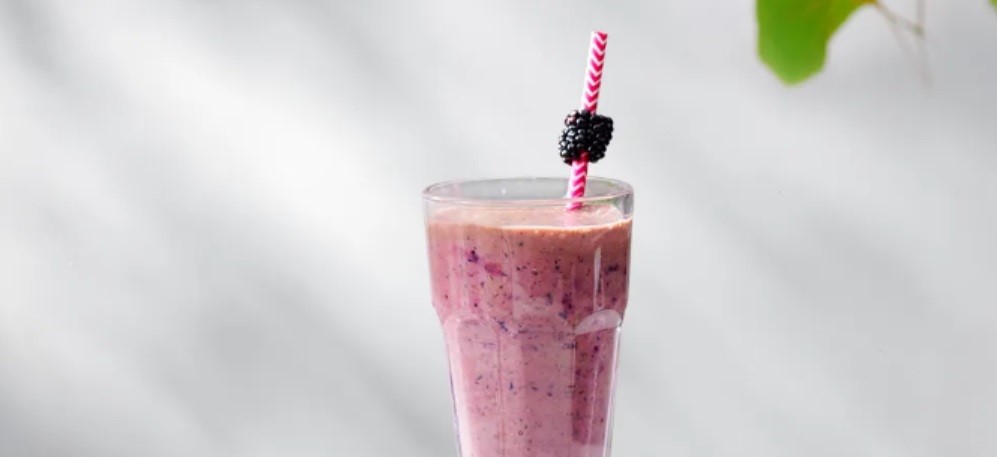 Shake bananowo-jagodowy