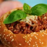 Faszerowana bułka bolońska, screen z youtube