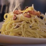 Spaghetti carbonara, screen z YouTube