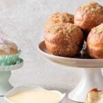 Pączki z różnymi rodzajami polewy, screen z YouTube