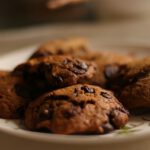 Ciastka brownie na talerzu