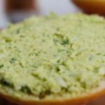 Zielona pasta jajeczna, screen z YouTube