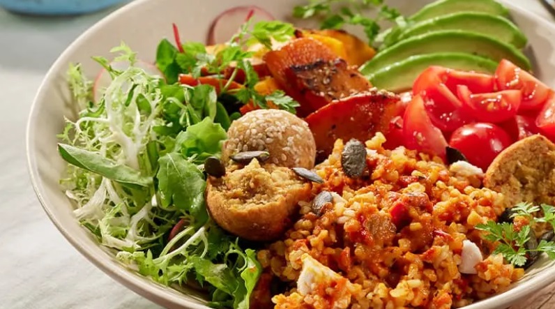 Buddha bowl z kaszą bulgur