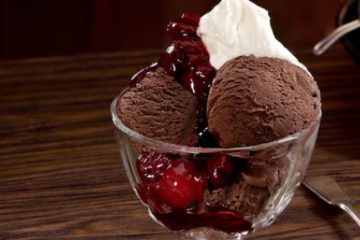 Proste lody czekoladowe w likierze