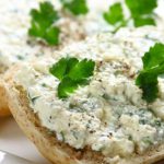 Kanapki z pastą czosnkową