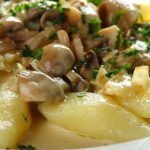 Kopytka w sosie pieczarkowym