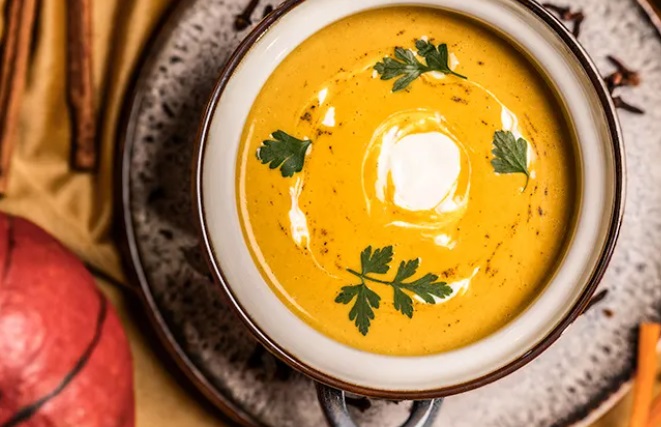 Korzenna zupa dyniowa