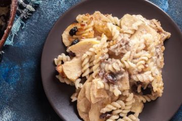 Makaron z cynamonem i jabłkiem