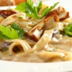 Makaron z sosem borowikowym