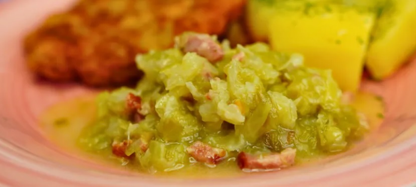 Młoda kapusta z boczkiem