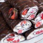 Naleśniki czekoladowe z truskawkami, screen z YouTube