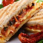 Panini z serem i szynką, screen z YouTube