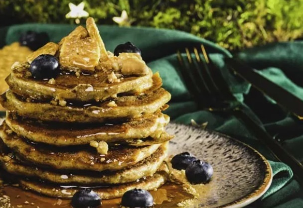 Pankejki z miodem i borówkami