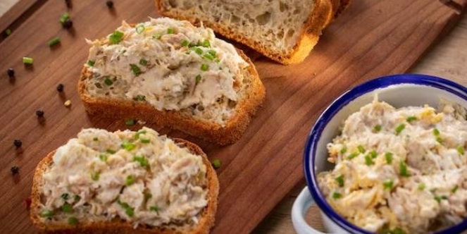 Kanapki z ogórkiem i pastą rybną