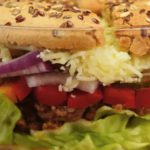 Sałatka hamburgerowa, screen z YouTube