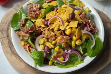 Sałatka z boczkiem i nachos