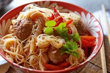 Sałatka z makaronu sojowego