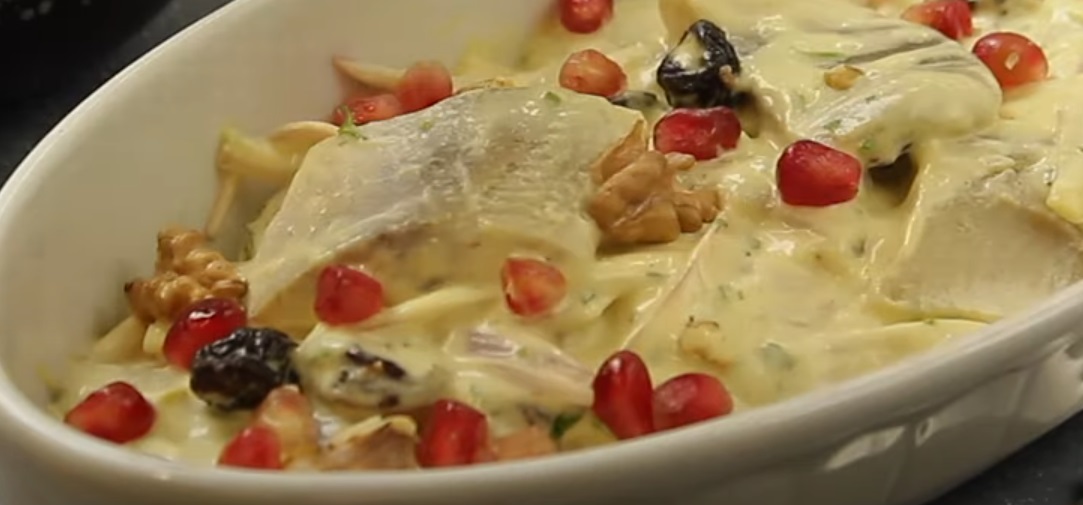 Śledzie z rodzynkami i granatem