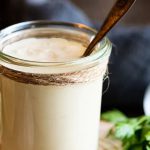 Sos aioli, screen z YouTube