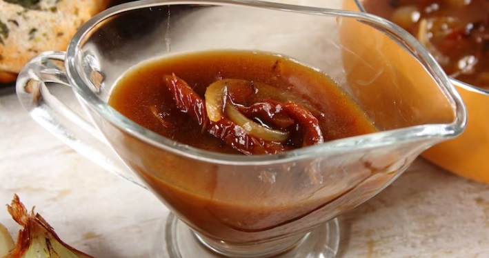 Sos cebulowy z suszonymi pomidorami