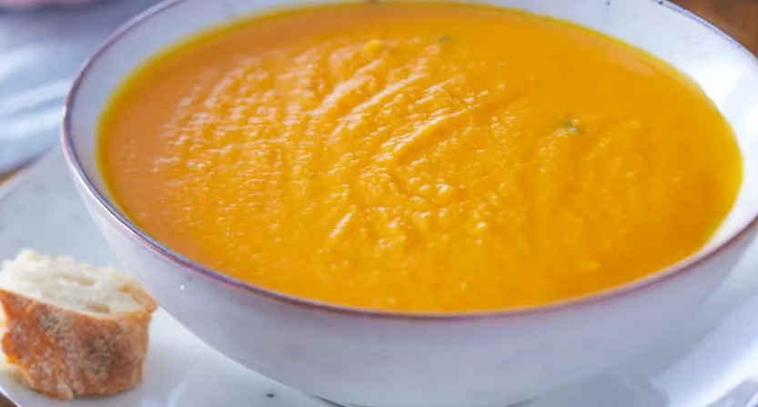 Zupa marchewkowa z pomarańczą