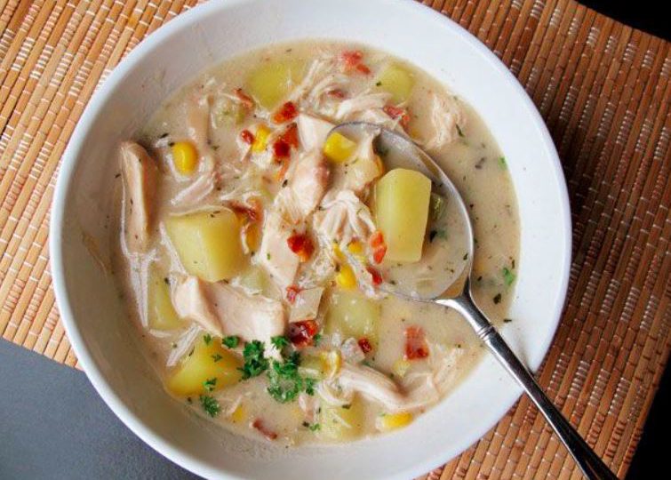 Zupa z kurczakiem i kukurydzą 