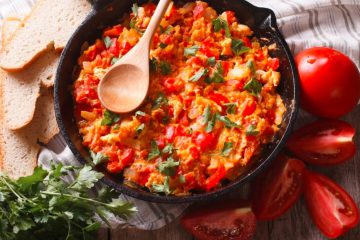 Klasyczna jajecznica z pomidorami 