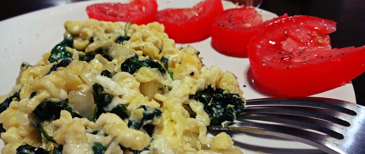 Jajecznica ze szpinakiem 