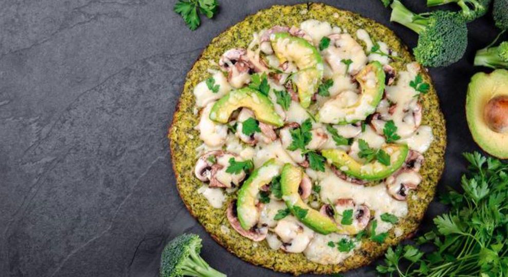 Dietetyczna pizza z awokado