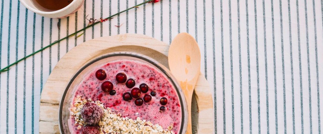 Pudding z owocami i nasionami chia 