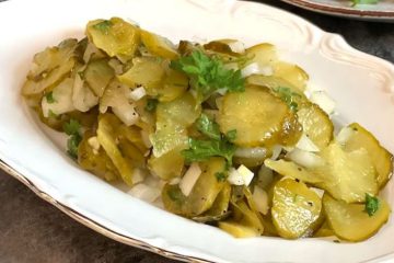 Surówka z ogórka kiszonego 