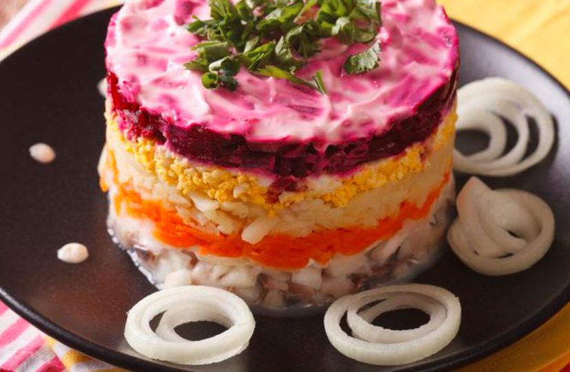 Sałatka śledziowa z burakami 