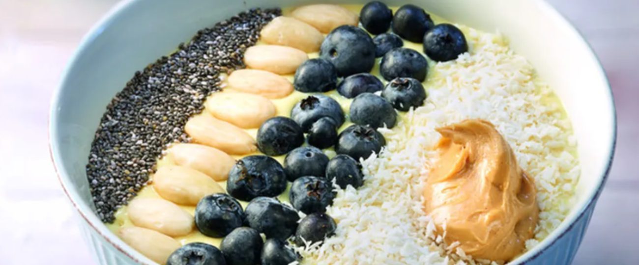 Bowl z mango i bananów