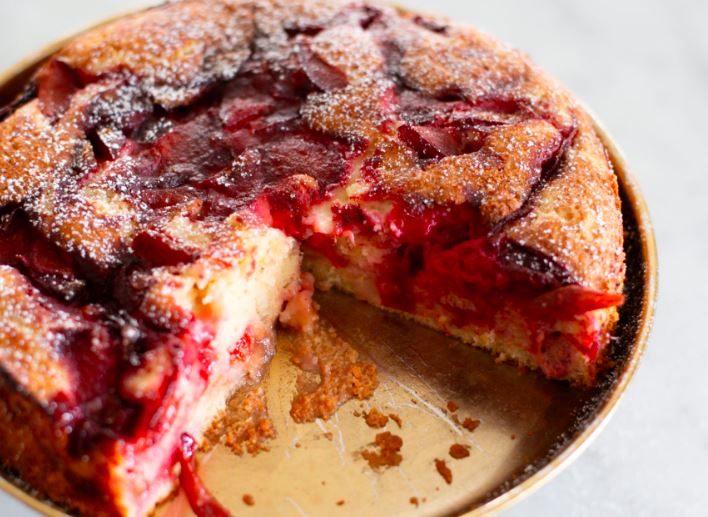 Ciasto jogurtowe ze śliwkami 