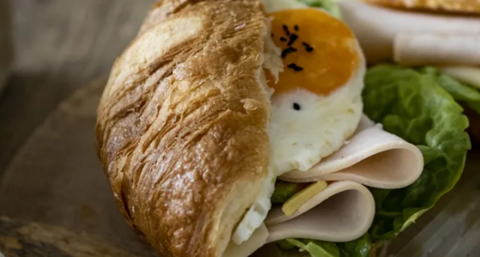 Croissant z kurczakiem