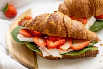 Croissanty z truskawkami