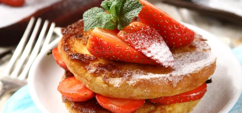 Cynamonowe tosty z truskawkami